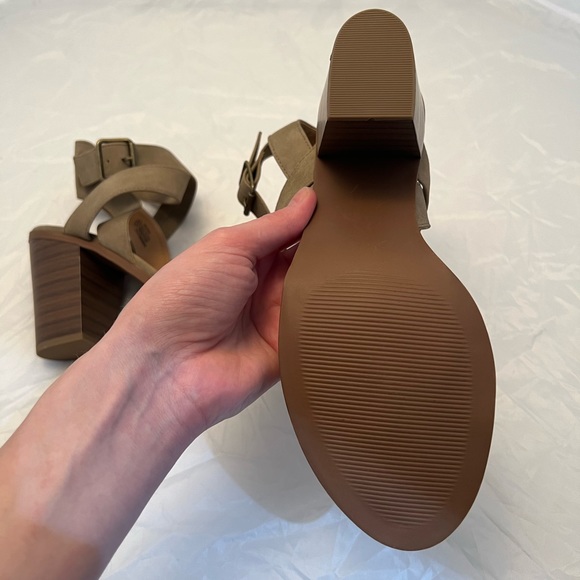 George brand beige heels - Picture 3 of 5